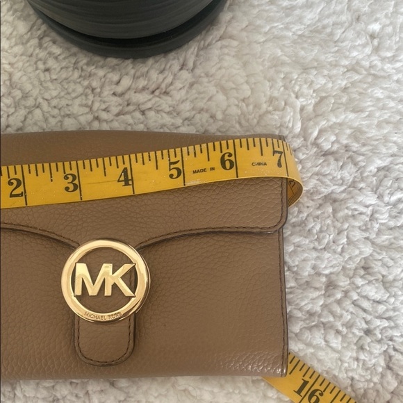 Michael Kors Taupe Leather Wallet with Gold Logo - Picture 7 of 9